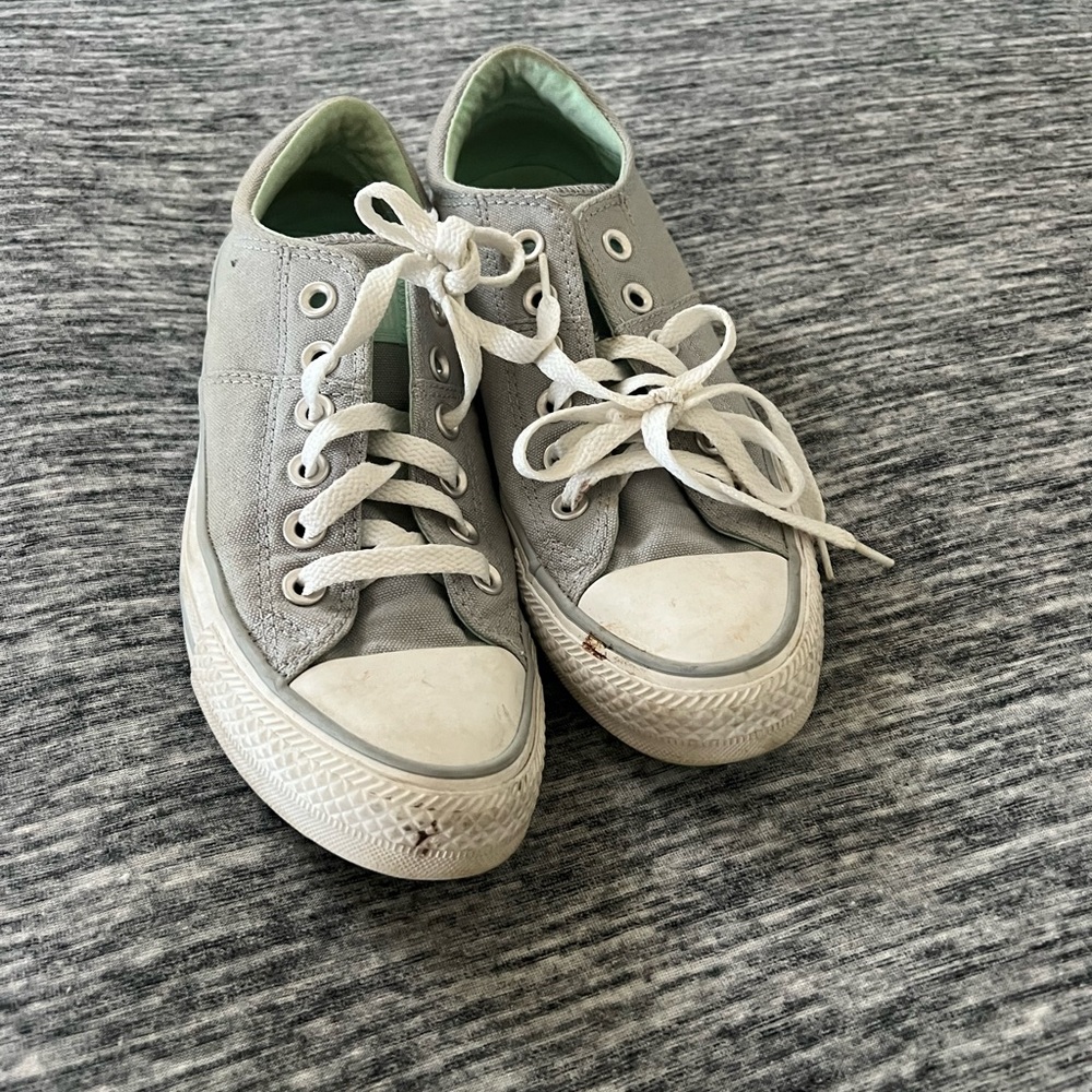 Women’s size 6.5 converse